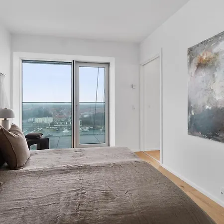 Apartment On The 26th Floor In The Front Row To Bay